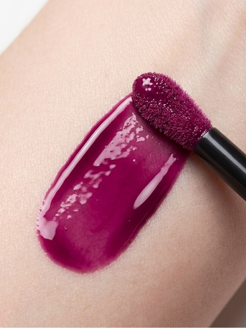 NEW Haus Labs PhD Hybrid Lip Oil – pH-Powered High Shine Gloss – Shade: HUE - Picture 5 of 7
